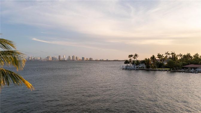 Exterior, Lake