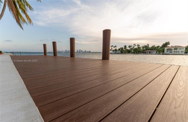 Exterior, Lake