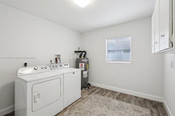 Interior, Washer, Wood Texture Flooring