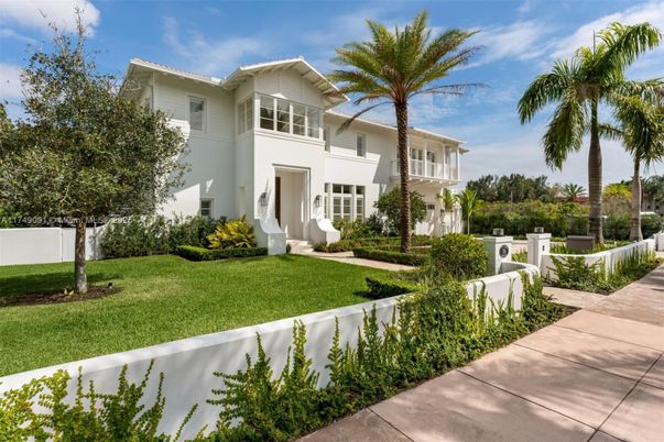 Backyard, Exterior, Facade, Modern