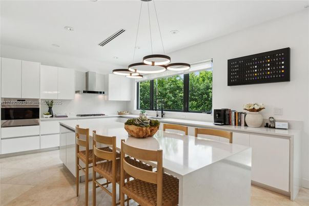 Dining room, Interior, Kitchen, Pendant Lights, Recessed Lighting, Stainless Steel Appliances