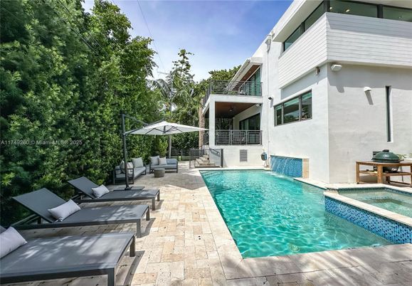 Exterior, Pool