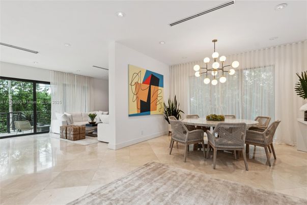 Dining room, Interior, Living room, Pendant Lights, Recessed Lighting