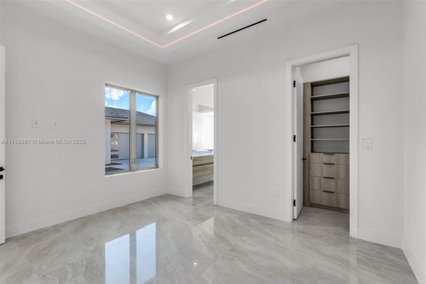 Empty room, Interior, Recessed Lighting