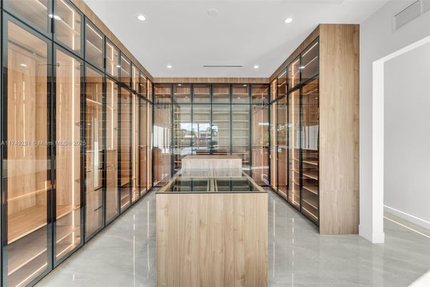 Interior, Recessed Lighting, Walk-in Closets