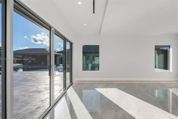 Empty room, Interior, Recessed Lighting