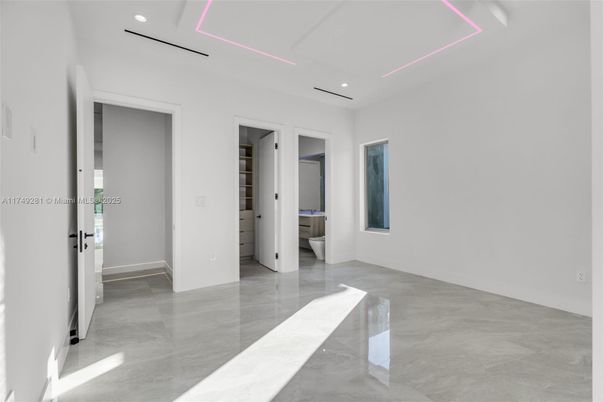 Empty room, Interior, Recessed Lighting