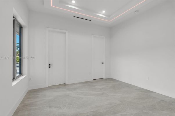 Empty room, Interior, Recessed Lighting