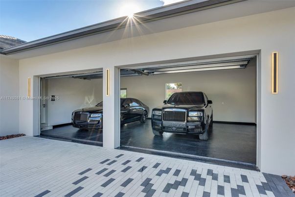 Exterior, Garage