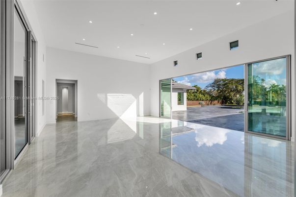 Empty room, Interior, Recessed Lighting