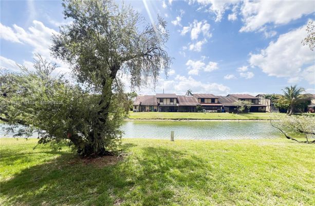 Exterior, Lake