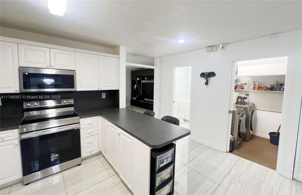 Interior, Kitchen, Recessed Lighting, Washer