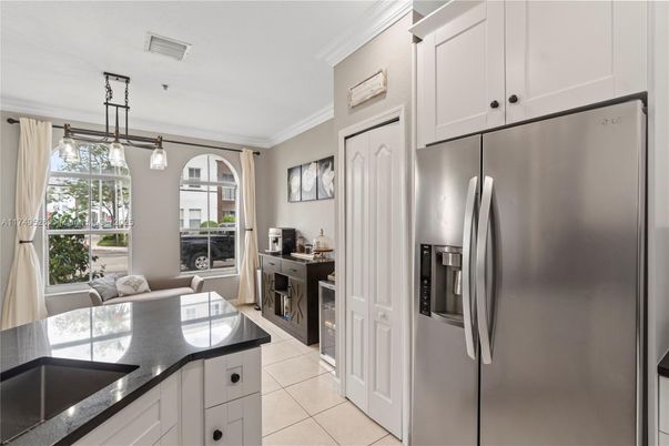 Dining room, Interior, Kitchen, Pendant Lights, Stainless Steel Appliances