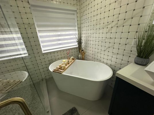 Bathroom, Free Standing Baths, Interior