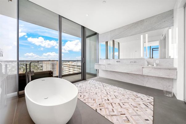 Bathroom, Dual Sink Vanities, Free Standing Baths, Interior, Recessed Lighting