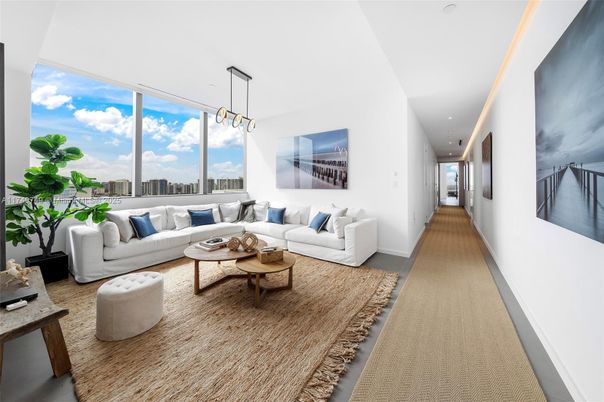 Interior, Living room, Pendant Lights, Recessed Lighting