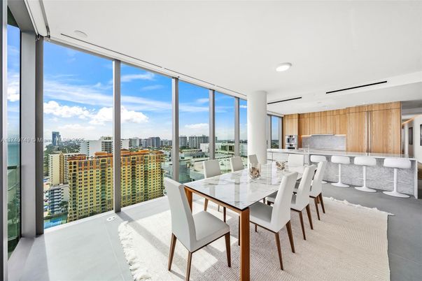 Dining room, Interior, Kitchen, Recessed Lighting