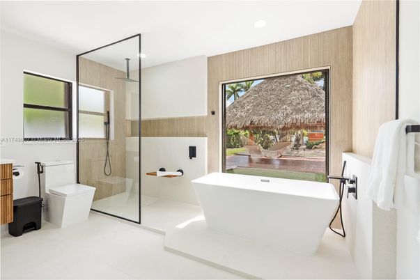 Bathroom, Free Standing Baths, Glass Shower, Interior, Recessed Lighting