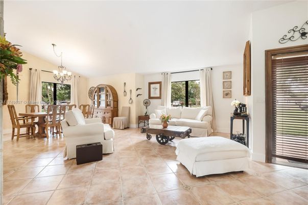 Chandelier, Dining room, Interior, Living room