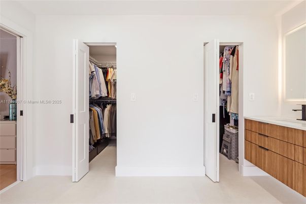 Interior, Walk-in Closets