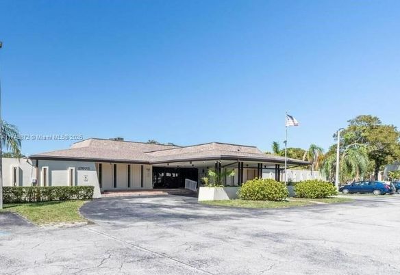 Exterior, Facade, Ranch