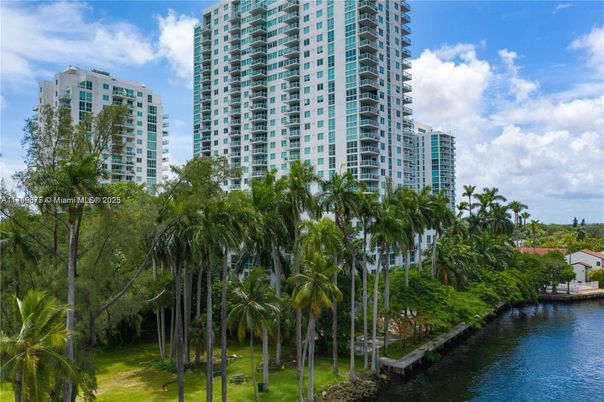 Exterior, Facade, Lake, Condo Building