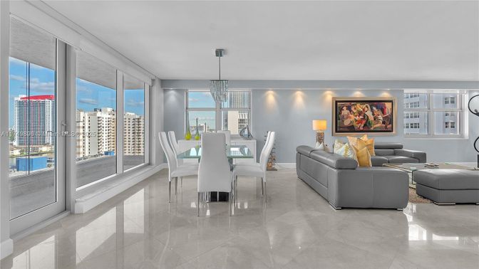 Chandelier, Dining room, Interior, Living room