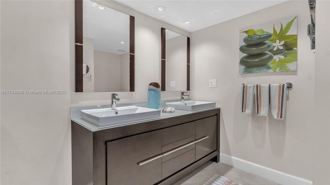 Bathroom, Dual Sink Vanities, Interior, Recessed Lighting