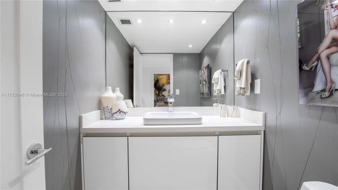 Bathroom, Interior, Recessed Lighting