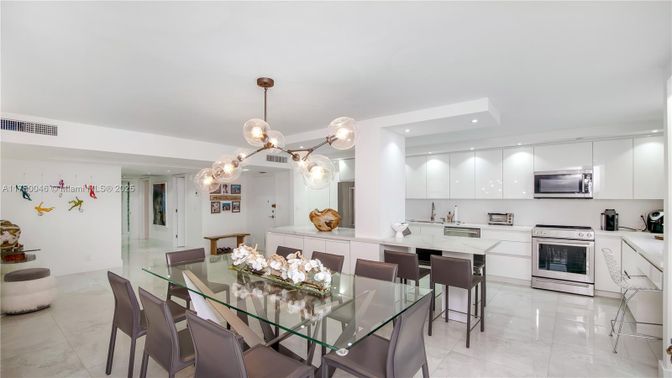 Dining room, Interior, Kitchen, Pendant Lights, Recessed Lighting, Stainless Steel Appliances