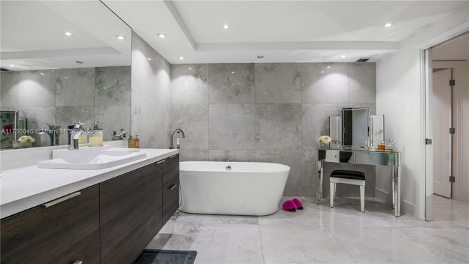 Bathroom, Dual Sink Vanities, Free Standing Baths, Interior, Recessed Lighting