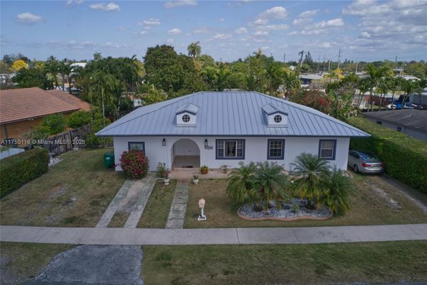 Exterior, Facade, None