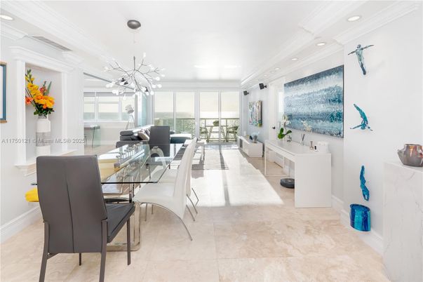 Dining room, Interior, Living room, Pendant Lights, Recessed Lighting
