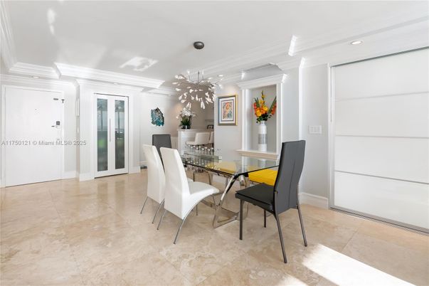 Dining room, Interior, Pendant Lights, Recessed Lighting