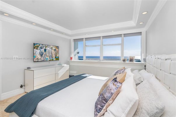 Bedroom, Interior, Recessed Lighting, Water