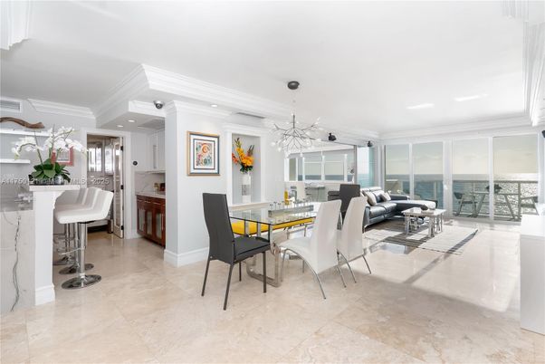Dining room, Interior, Living room, Pendant Lights, Recessed Lighting, Water