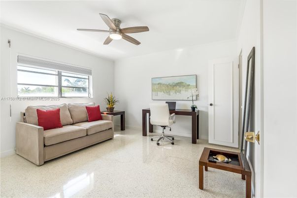 Home Office, Interior