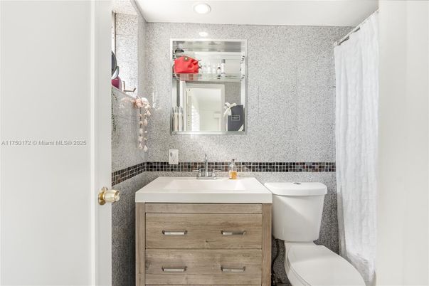 Bathroom, Interior, Recessed Lighting