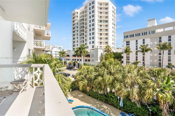 Exterior, Pool, Other, Skyline