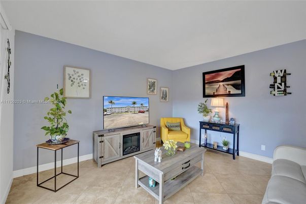 Fireplace, Interior, Living room