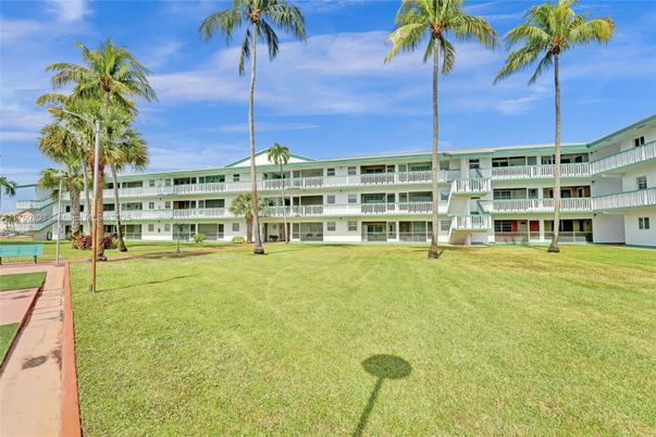 Backyard, Exterior, Facade, Condo Building