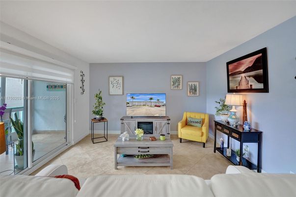 Fireplace, Interior, Living room