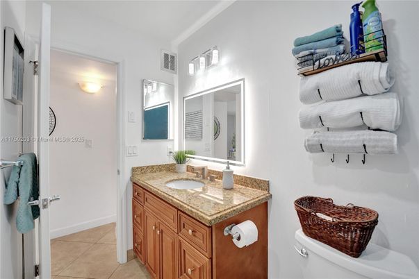 Bathroom, Dual Sink Vanities, Interior
