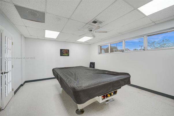 Billiard Table, Game Room, Interior