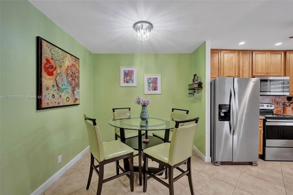 Dining room, Interior, Kitchen, Recessed Lighting, Stainless Steel Appliances