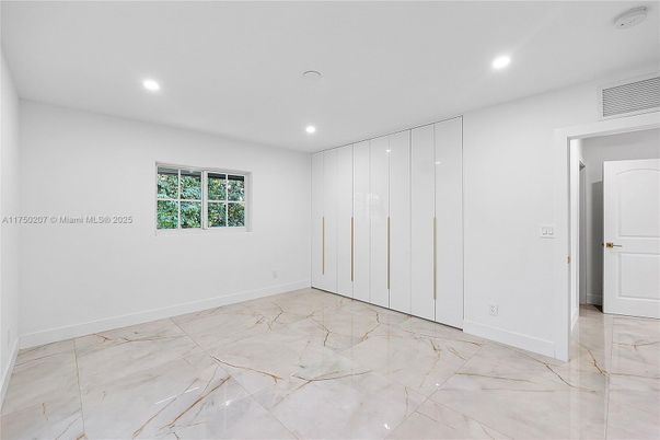Empty room, Interior, Marble, Recessed Lighting