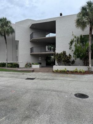 Exterior, Facade, Condo Building
