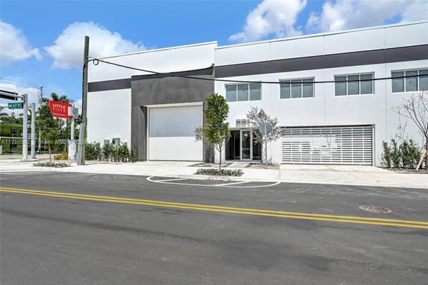 Attached, Exterior, Facade, Modern