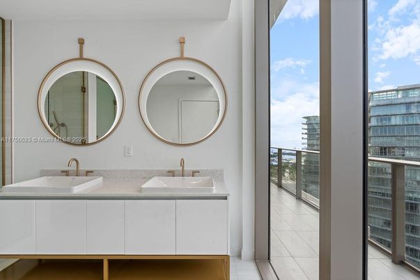 Bathroom, Dual Sink Vanities, Interior