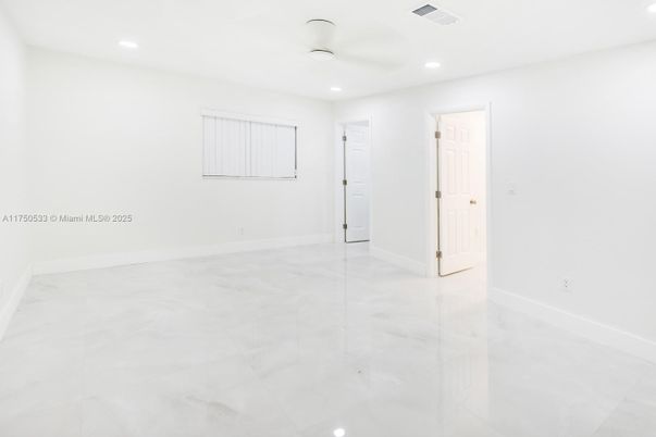 Empty room, Interior, Recessed Lighting